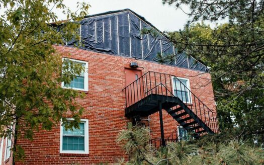 KU students return to Stephenson Hall despite ongoing repairs, moisture from flooding